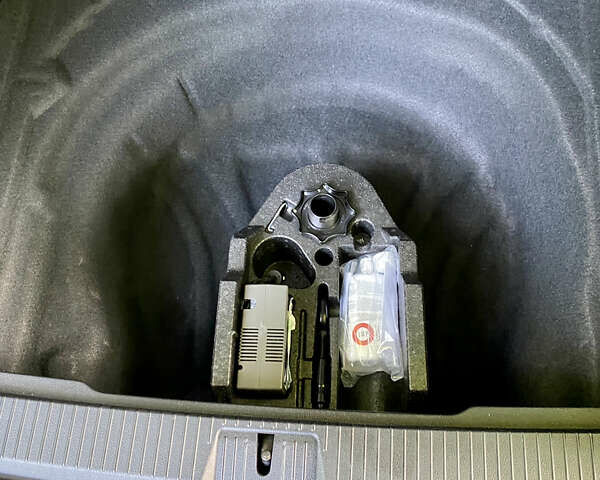 Синий Фольксваген Пассат, объемом двигателя 1.6 л и пробегом 259 тыс. км за 14700 $, фото 15 на Automoto.ua