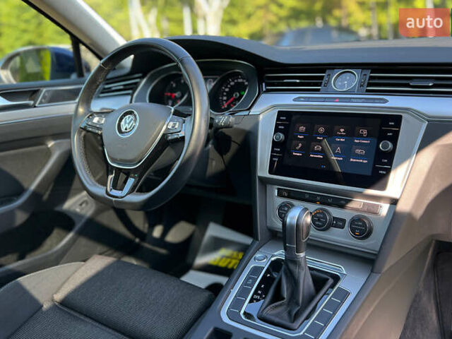 Синий Фольксваген Пассат, объемом двигателя 1.6 л и пробегом 197 тыс. км за 17500 $, фото 9 на Automoto.ua