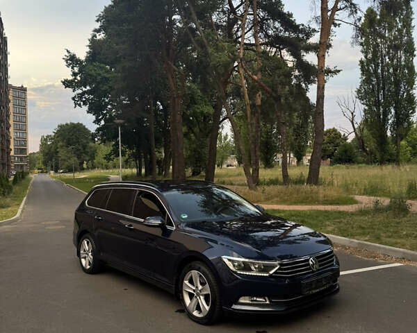 Синий Фольксваген Пассат, объемом двигателя 1.6 л и пробегом 219 тыс. км за 15200 $, фото 1 на Automoto.ua
