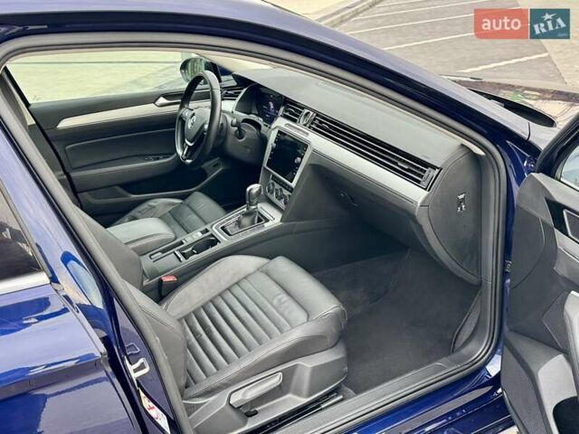 Синий Фольксваген Пассат, объемом двигателя 1.97 л и пробегом 218 тыс. км за 17500 $, фото 16 на Automoto.ua