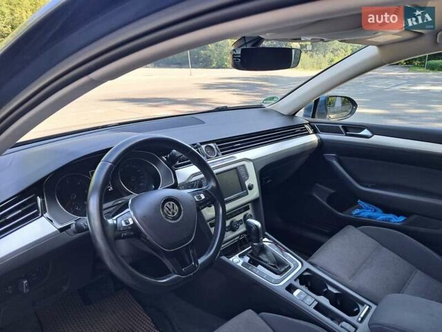 Синій Фольксваген Пассат, об'ємом двигуна 1.6 л та пробігом 282 тис. км за 14000 $, фото 17 на Automoto.ua