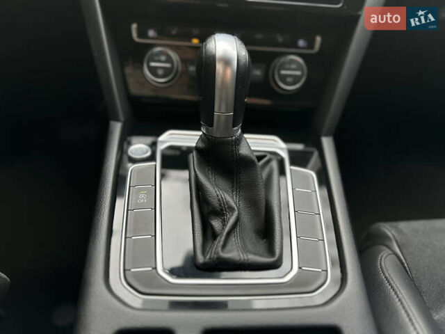 Синий Фольксваген Пассат, объемом двигателя 2 л и пробегом 289 тыс. км за 16799 $, фото 46 на Automoto.ua