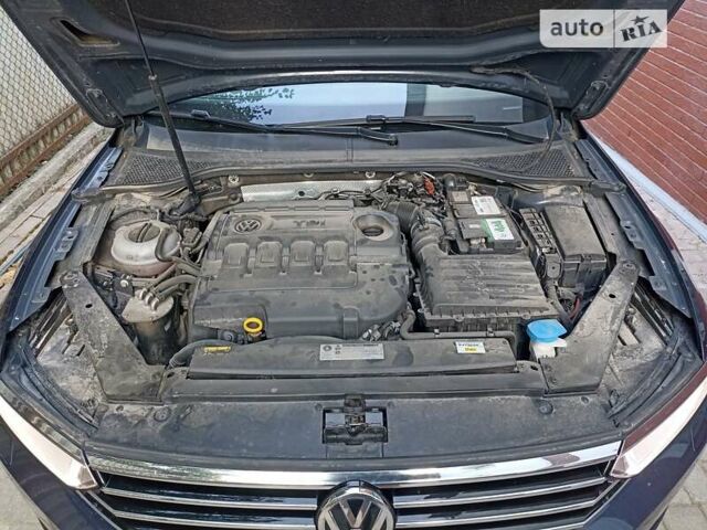 Синий Фольксваген Пассат, объемом двигателя 1.97 л и пробегом 225 тыс. км за 16300 $, фото 69 на Automoto.ua