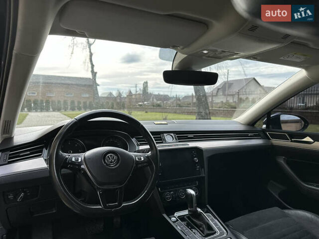 Синий Фольксваген Пассат, объемом двигателя 2 л и пробегом 289 тыс. км за 16799 $, фото 25 на Automoto.ua