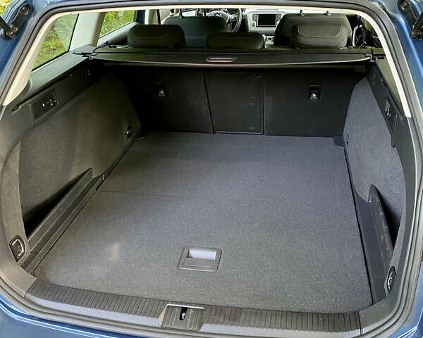 Синий Фольксваген Пассат, объемом двигателя 1.6 л и пробегом 259 тыс. км за 14700 $, фото 13 на Automoto.ua