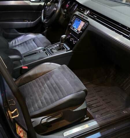 Синий Фольксваген Пассат, объемом двигателя 1.97 л и пробегом 300 тыс. км за 18500 $, фото 11 на Automoto.ua