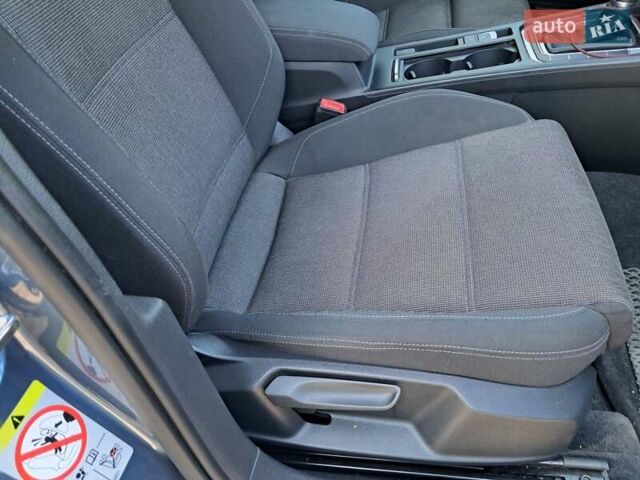 Синій Фольксваген Пассат, об'ємом двигуна 1.6 л та пробігом 282 тис. км за 14000 $, фото 21 на Automoto.ua