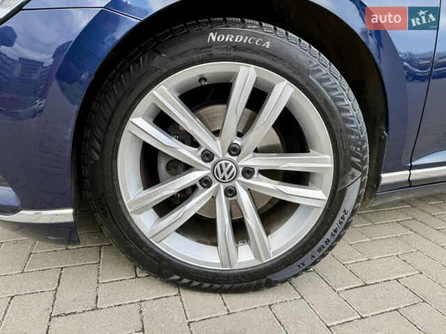 Фольксваген Пассат 2017 в Житомире на Automoto.ua Синий Фольксваген Пассат, объемом двигателя 2 л и пробегом 266 тыс. км за 17600 $, фото 14 на Automoto.ua