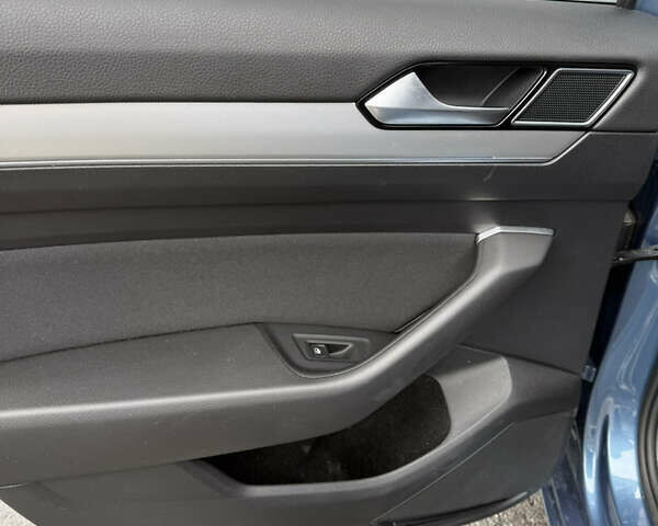 Фольксваген Пассат 2017 в Львове на Automoto.ua Синий Фольксваген Пассат, объемом двигателя 1.97 л и пробегом 217 тыс. км за 15800 $, фото 34 на Automoto.ua