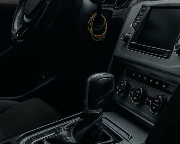 Синий Фольксваген Пассат, объемом двигателя 1.6 л и пробегом 219 тыс. км за 15200 $, фото 17 на Automoto.ua