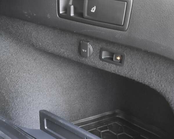 Синий Фольксваген Пассат, объемом двигателя 1.97 л и пробегом 225 тыс. км за 16300 $, фото 33 на Automoto.ua