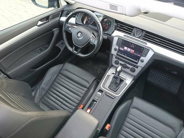 Синий Фольксваген Пассат, объемом двигателя 1.97 л и пробегом 225 тыс. км за 16300 $, фото 50 на Automoto.ua