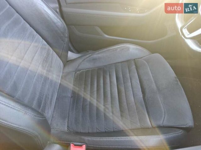 Синий Фольксваген Пассат, объемом двигателя 1.97 л и пробегом 332 тыс. км за 15500 $, фото 12 на Automoto.ua