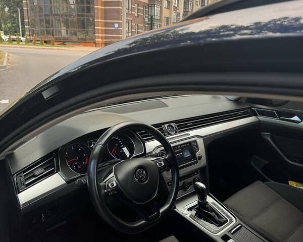 Синий Фольксваген Пассат, объемом двигателя 1.6 л и пробегом 219 тыс. км за 15200 $, фото 3 на Automoto.ua