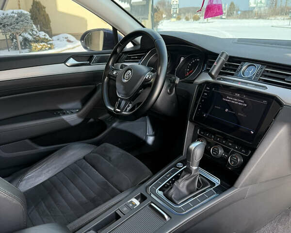 Синий Фольксваген Пассат, объемом двигателя 2 л и пробегом 255 тыс. км за 16400 $, фото 24 на Automoto.ua