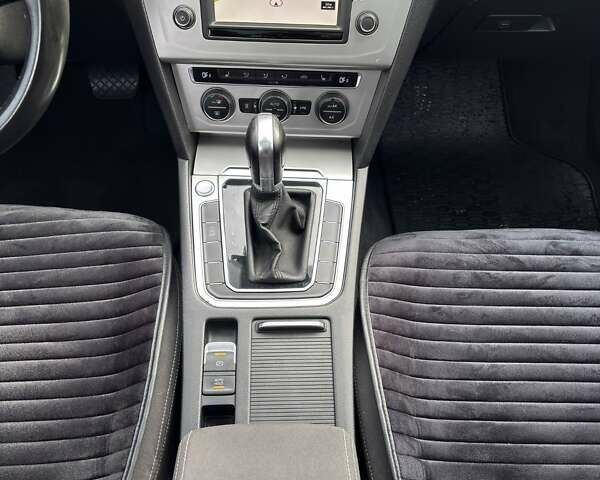 Синій Фольксваген Пассат, об'ємом двигуна 1.97 л та пробігом 321 тис. км за 14700 $, фото 7 на Automoto.ua