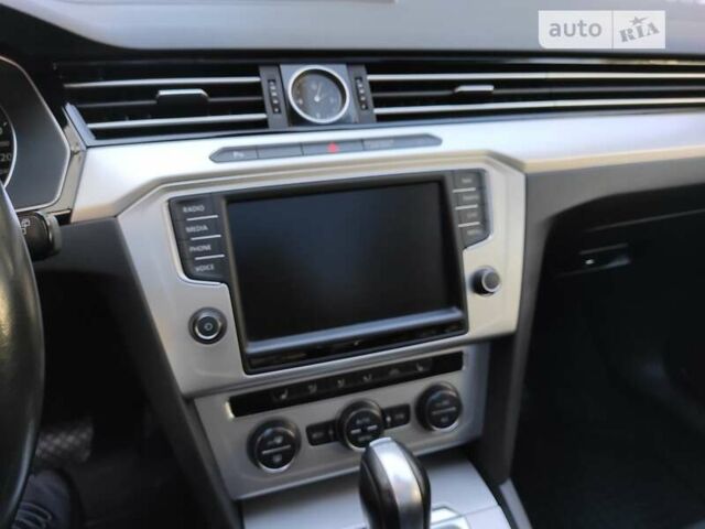 Синий Фольксваген Пассат, объемом двигателя 1.97 л и пробегом 225 тыс. км за 16300 $, фото 24 на Automoto.ua