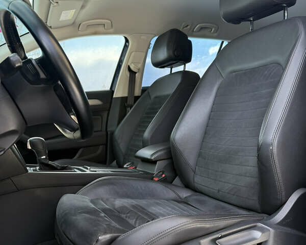 Синий Фольксваген Пассат, объемом двигателя 2 л и пробегом 255 тыс. км за 16400 $, фото 47 на Automoto.ua