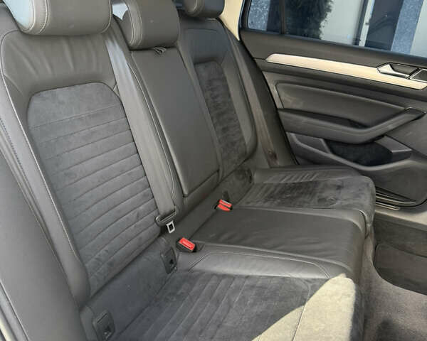 Синий Фольксваген Пассат, объемом двигателя 2 л и пробегом 255 тыс. км за 16400 $, фото 26 на Automoto.ua