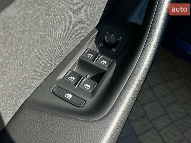 Синий Фольксваген Пассат, объемом двигателя 1.6 л и пробегом 197 тыс. км за 17500 $, фото 15 на Automoto.ua