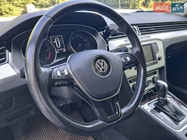 Синій Фольксваген Пассат, об'ємом двигуна 1.6 л та пробігом 282 тис. км за 14000 $, фото 14 на Automoto.ua