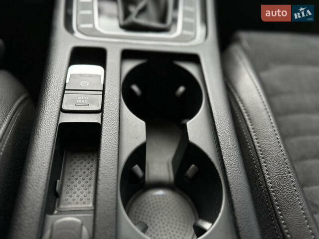 Синий Фольксваген Пассат, объемом двигателя 2 л и пробегом 289 тыс. км за 16799 $, фото 45 на Automoto.ua