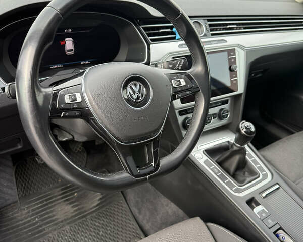 Фольксваген Пассат 2017 в Львове на Automoto.ua Синий Фольксваген Пассат, объемом двигателя 1.97 л и пробегом 217 тыс. км за 15800 $, фото 27 на Automoto.ua