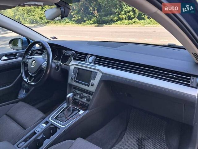 Синій Фольксваген Пассат, об'ємом двигуна 1.6 л та пробігом 282 тис. км за 14000 $, фото 15 на Automoto.ua