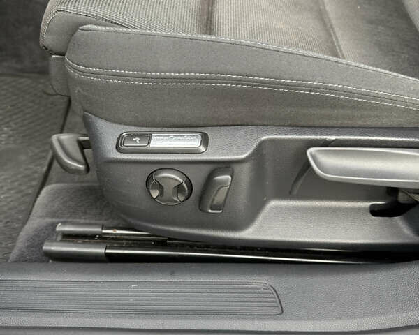 Фольксваген Пассат 2017 в Львове на Automoto.ua Синий Фольксваген Пассат, объемом двигателя 1.97 л и пробегом 217 тыс. км за 15800 $, фото 25 на Automoto.ua