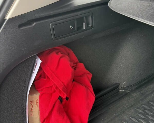 Фольксваген Пассат 2017 в Львове на Automoto.ua Синий Фольксваген Пассат, объемом двигателя 1.97 л и пробегом 217 тыс. км за 15800 $, фото 41 на Automoto.ua