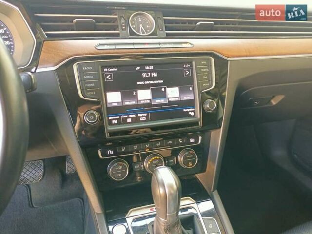 Синий Фольксваген Пассат, объемом двигателя 1.97 л и пробегом 227 тыс. км за 18999 $, фото 49 на Automoto.ua