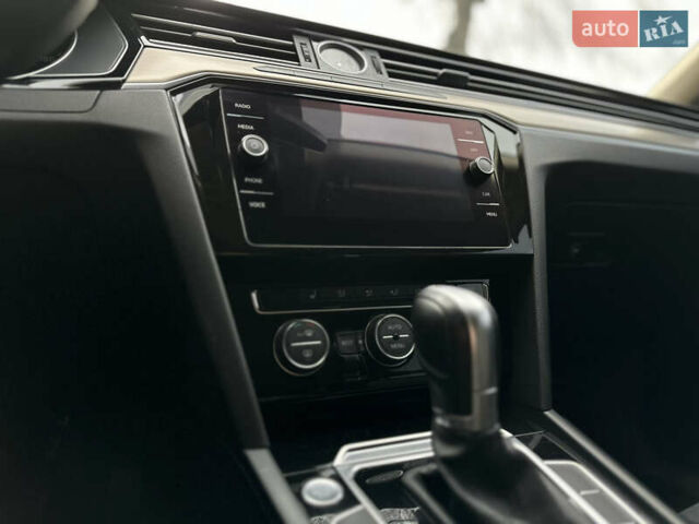 Синий Фольксваген Пассат, объемом двигателя 2 л и пробегом 289 тыс. км за 16799 $, фото 39 на Automoto.ua