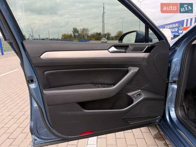 Синий Фольксваген Пассат, объемом двигателя 1.97 л и пробегом 187 тыс. км за 17700 $, фото 17 на Automoto.ua