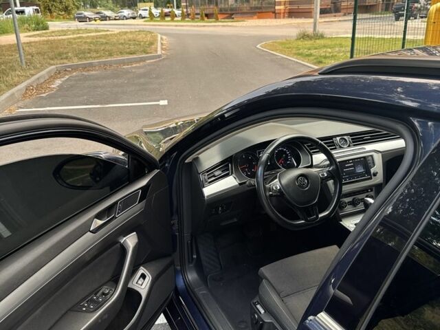 Синий Фольксваген Пассат, объемом двигателя 1.6 л и пробегом 220 тыс. км за 14500 $, фото 5 на Automoto.ua