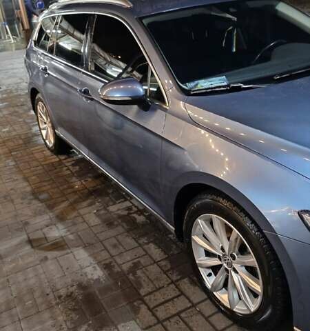 Синий Фольксваген Пассат, объемом двигателя 1.97 л и пробегом 300 тыс. км за 18500 $, фото 2 на Automoto.ua