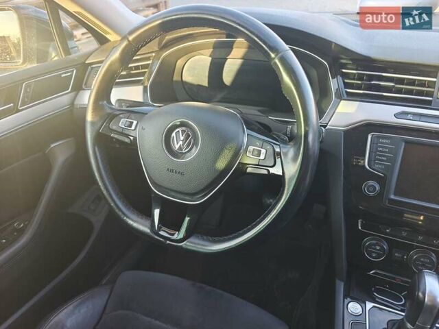 Синий Фольксваген Пассат, объемом двигателя 1.97 л и пробегом 332 тыс. км за 15500 $, фото 10 на Automoto.ua