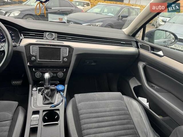 Синий Фольксваген Пассат, объемом двигателя 2 л и пробегом 332 тыс. км за 15990 $, фото 14 на Automoto.ua