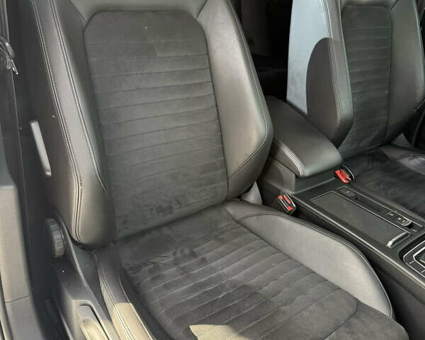 Синий Фольксваген Пассат, объемом двигателя 2 л и пробегом 255 тыс. км за 16400 $, фото 23 на Automoto.ua