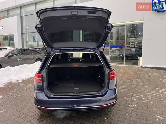 Синий Фольксваген Пассат, объемом двигателя 1.97 л и пробегом 269 тыс. км за 16700 $, фото 34 на Automoto.ua