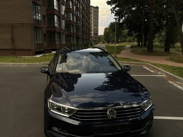 Синій Фольксваген Пассат, об'ємом двигуна 1.6 л та пробігом 220 тис. км за 15000 $, фото 1 на Automoto.ua