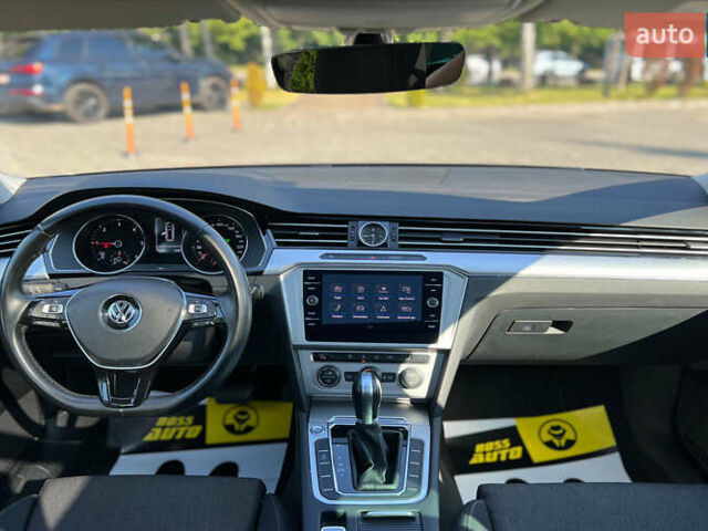 Синий Фольксваген Пассат, объемом двигателя 1.6 л и пробегом 197 тыс. км за 17500 $, фото 12 на Automoto.ua