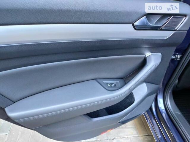 Синий Фольксваген Пассат, объемом двигателя 1.97 л и пробегом 225 тыс. км за 16300 $, фото 45 на Automoto.ua