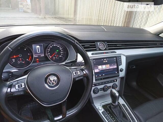 Синий Фольксваген Пассат, объемом двигателя 1.97 л и пробегом 225 тыс. км за 16300 $, фото 68 на Automoto.ua