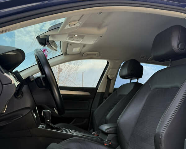 Синій Фольксваген Пассат, об'ємом двигуна 2 л та пробігом 256 тис. км за 16200 $, фото 69 на Automoto.ua