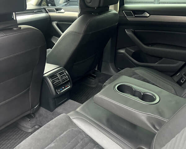 Синий Фольксваген Пассат, объемом двигателя 1.97 л и пробегом 190 тыс. км за 20800 $, фото 14 на Automoto.ua