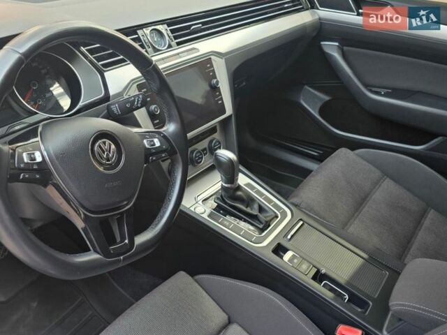 Синий Фольксваген Пассат, объемом двигателя 2 л и пробегом 219 тыс. км за 15600 $, фото 14 на Automoto.ua