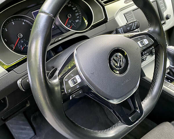 Синий Фольксваген Пассат, объемом двигателя 1.6 л и пробегом 259 тыс. км за 14700 $, фото 12 на Automoto.ua