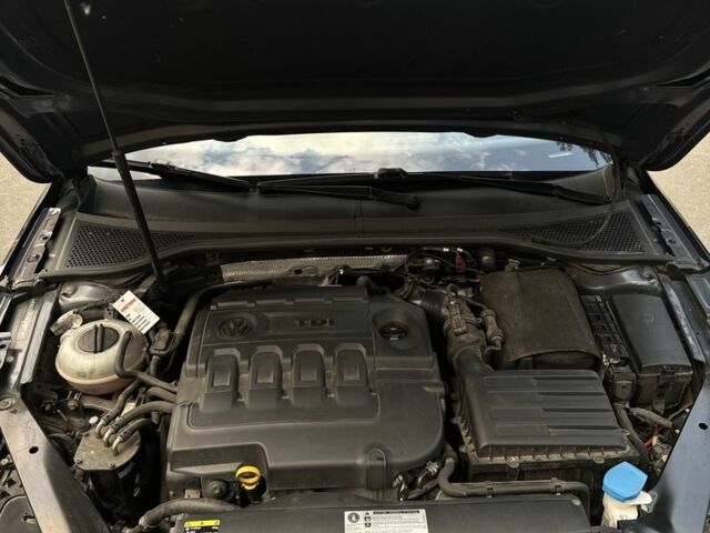 Синій Фольксваген Пассат, об'ємом двигуна 1.6 л та пробігом 220 тис. км за 15000 $, фото 4 на Automoto.ua