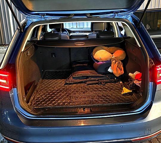 Синій Фольксваген Пассат, об'ємом двигуна 2 л та пробігом 30000 тис. км за 16800 $, фото 9 на Automoto.ua