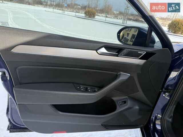 Синій Фольксваген Пассат, об'ємом двигуна 2 л та пробігом 256 тис. км за 16200 $, фото 74 на Automoto.ua